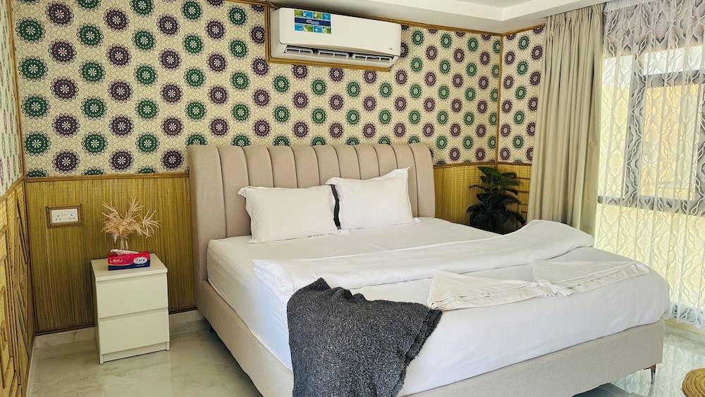 Deluxe Double Room, Balcony, Desert View