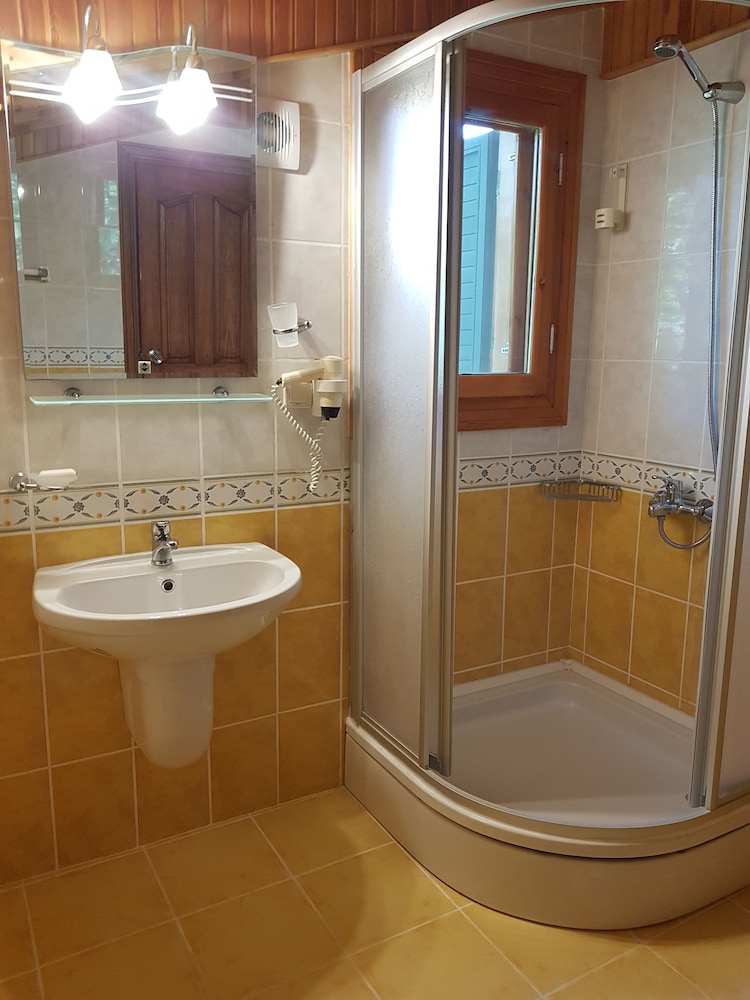 Standard Double Room - Photo 2