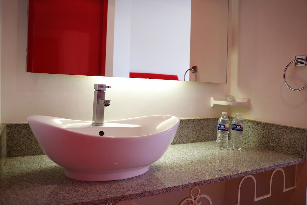 Standard Double Room - Photo 9