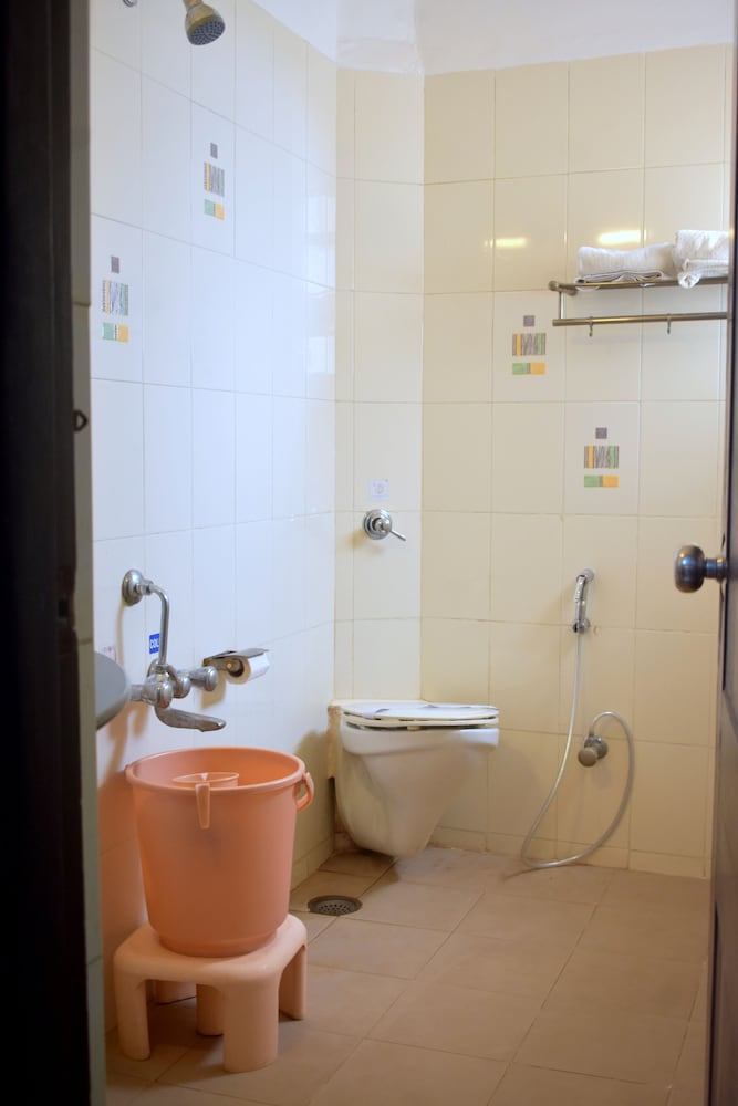 Basic Double or Twin Room - Photo 6