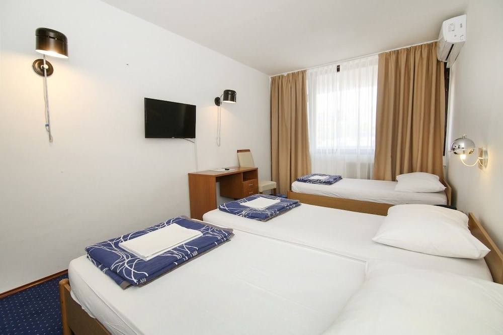 Economy Triple Room