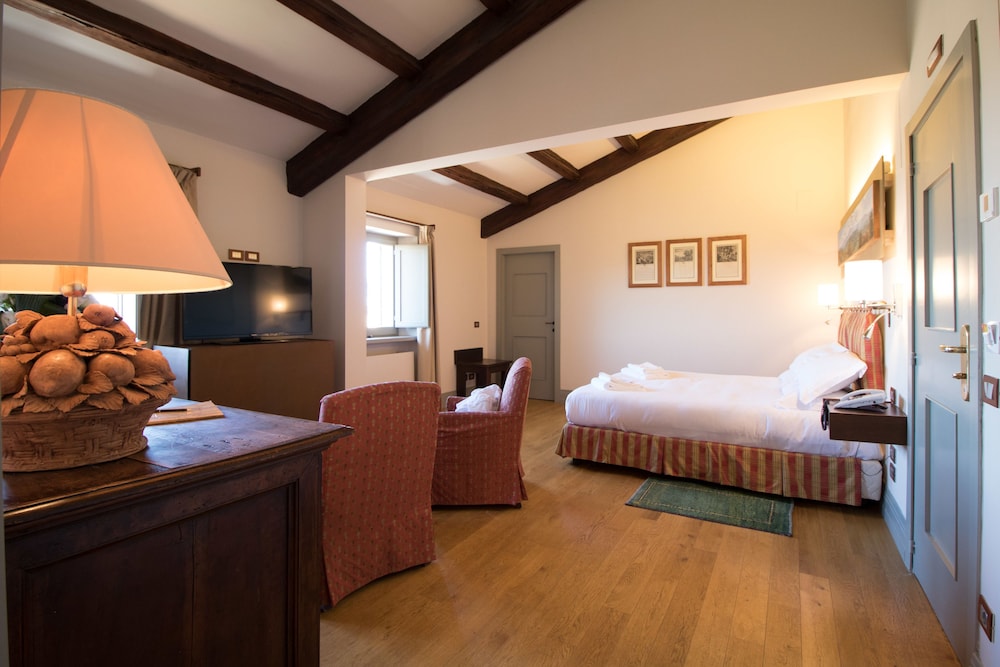 Standard Double or Twin Room photo 2