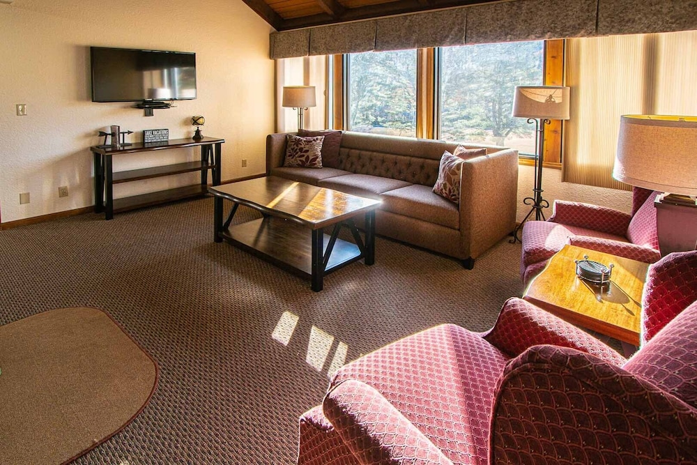 Suite, 2 Bedrooms photo 2