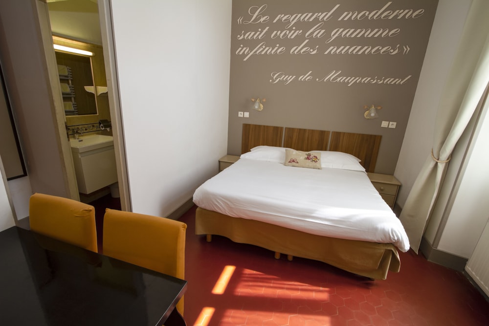 Comfort Room - Photo 1