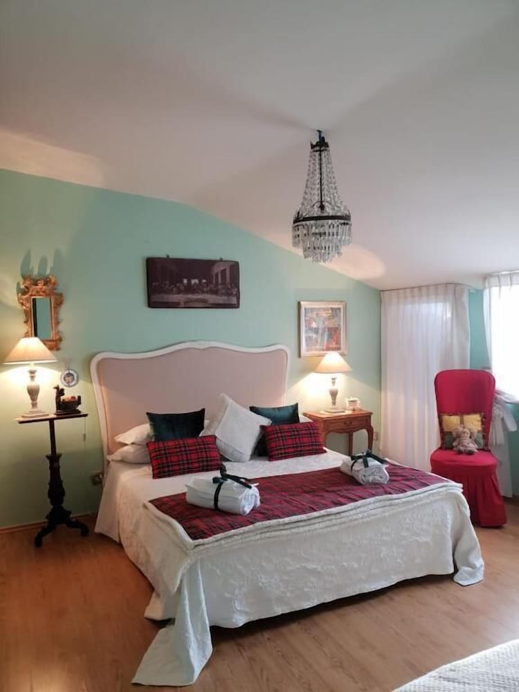 Family Room, City View