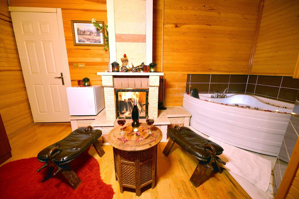 Deluxe Double Room, Fireplace (Jacuzzi) photo 2