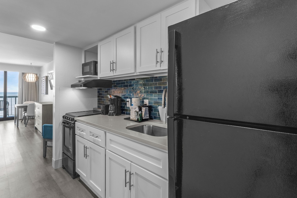 Pinnacle Oceanfront Deluxe King Efficiency - Photo 6