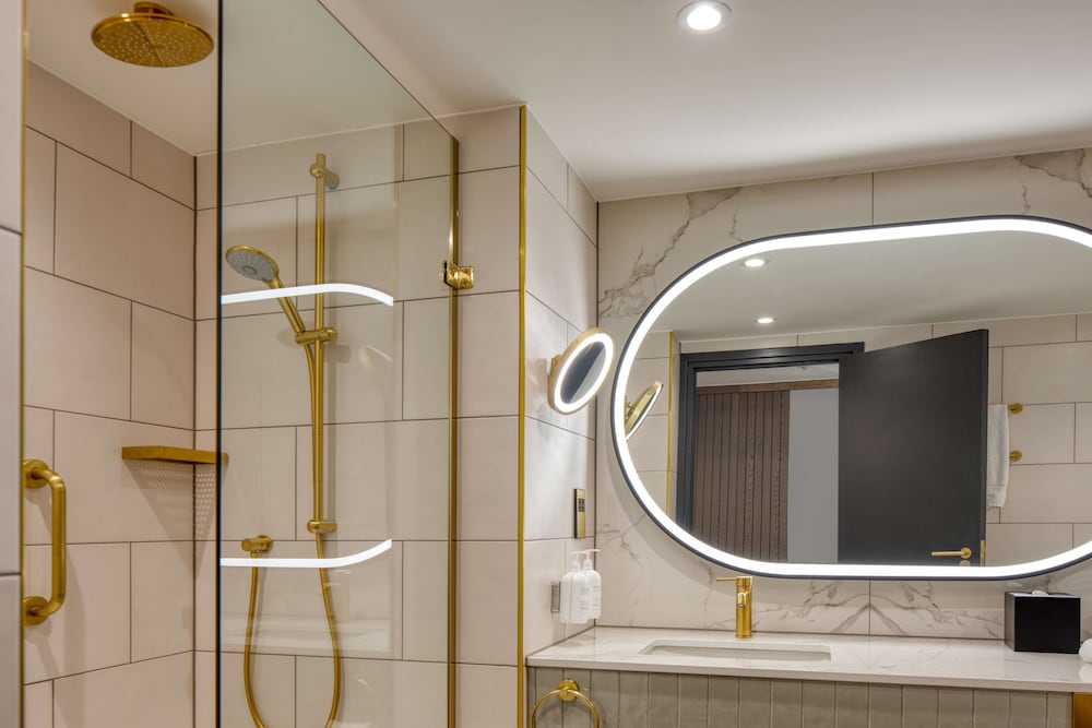 Executive Double Queen Room (2 beds, occupancy 4) - Photo 6