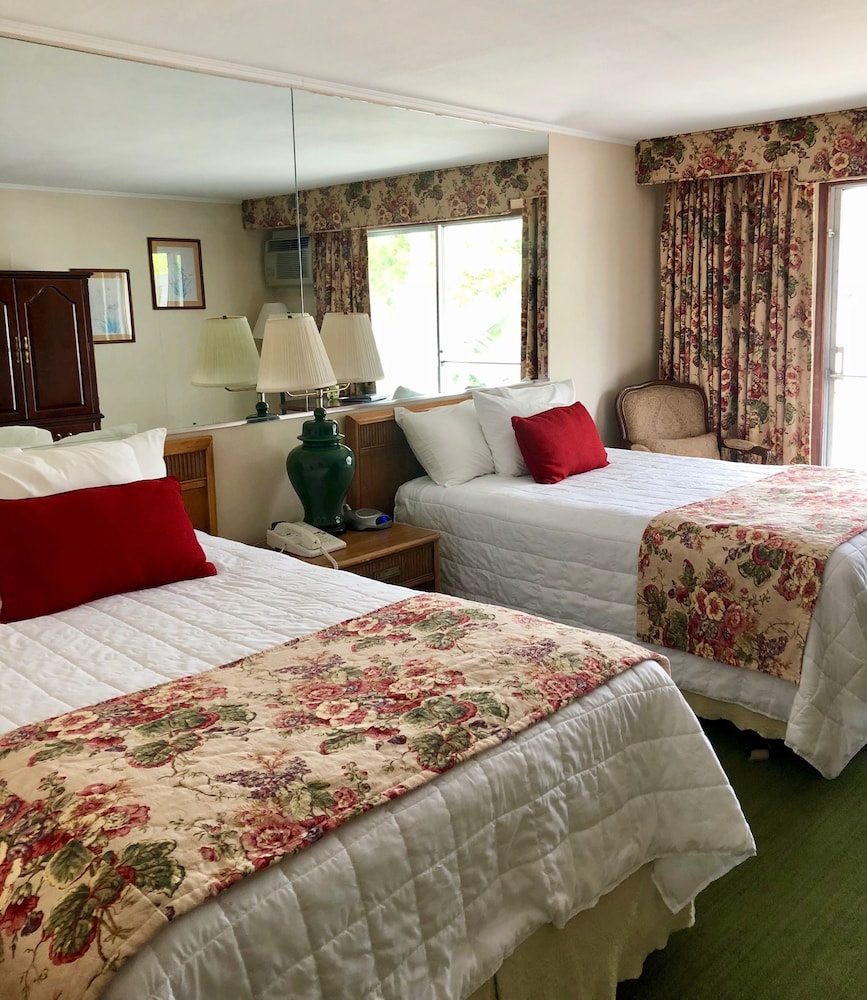 Motor Inn, 2 Double Beds, No View
