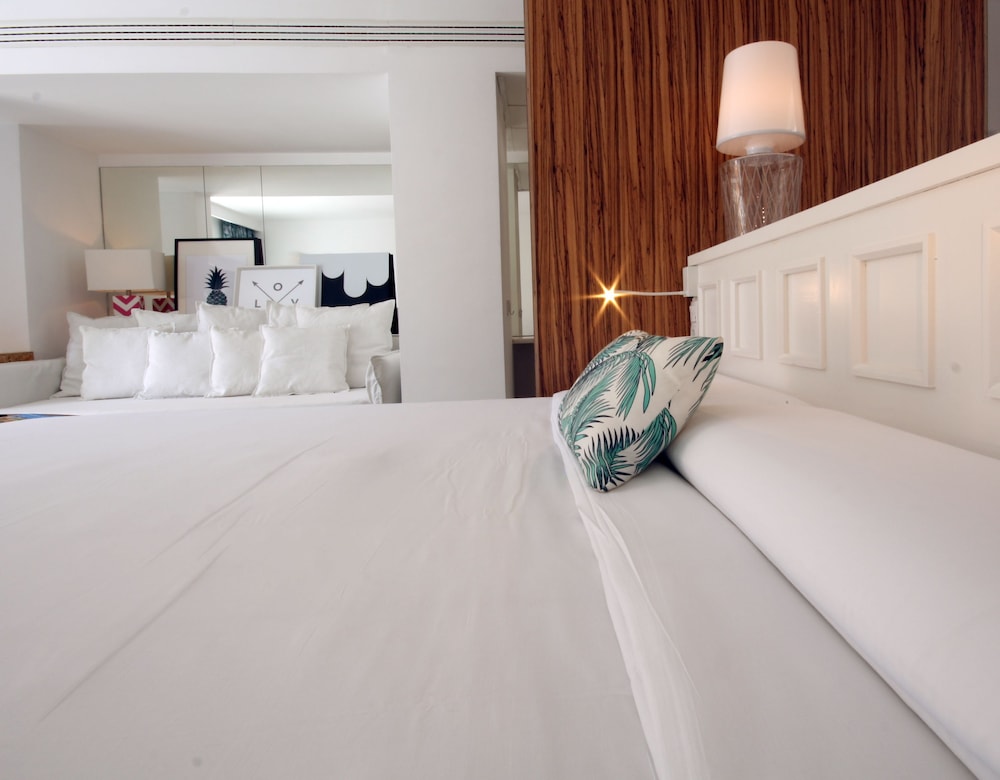 Habitación Superior, Balcón, Vista Parcial al Mar