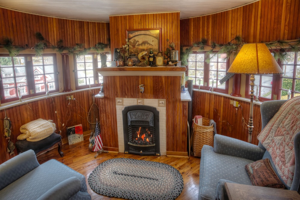 Executive Single Room, 2 Bedrooms, Private Bathroom (The Governor's Suite) Pet Friendly photo 3