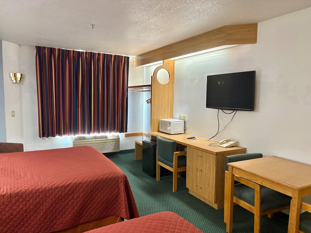 Standard Room, 2 Queen Beds, Non Smoking - Photo 7