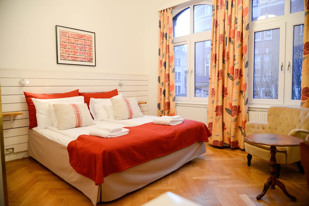 Standard Double or Twin Room - Photo 26