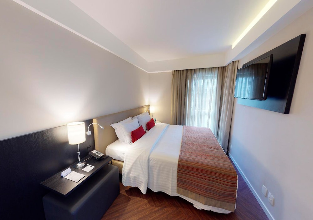 Room - Photo 4