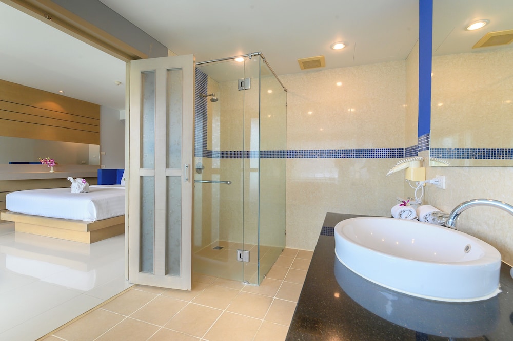 Grand Room (Deluxe) - Photo 12