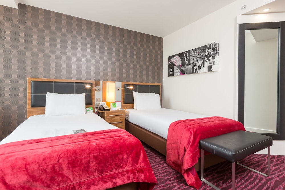 Standard Room, 2 Twin Beds (Top Floor) photo 3