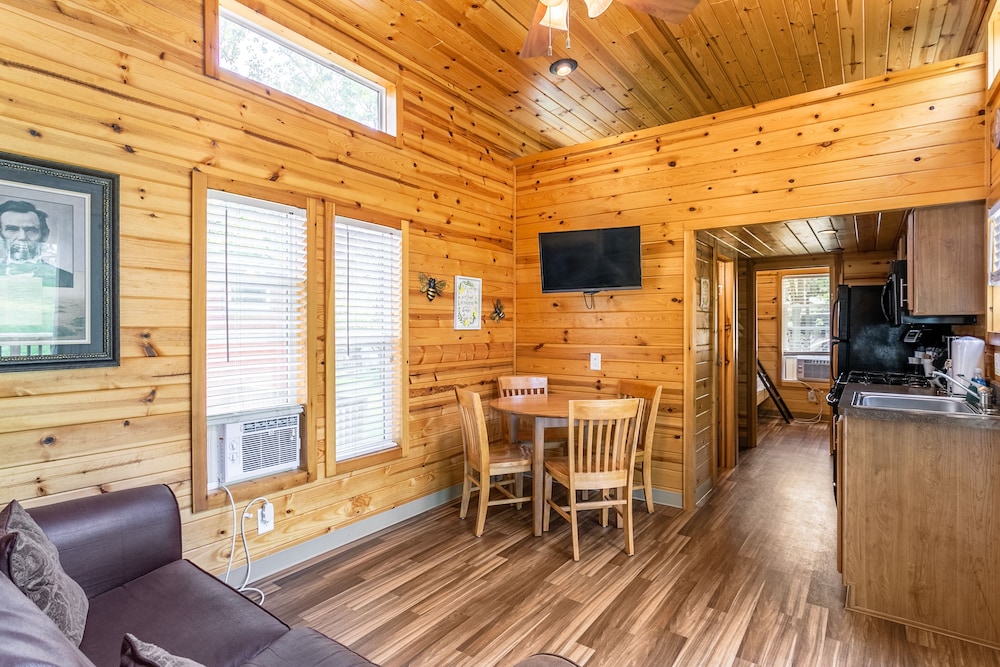 Cottage, 2 Bedrooms (Loft, No Pets) photo 2