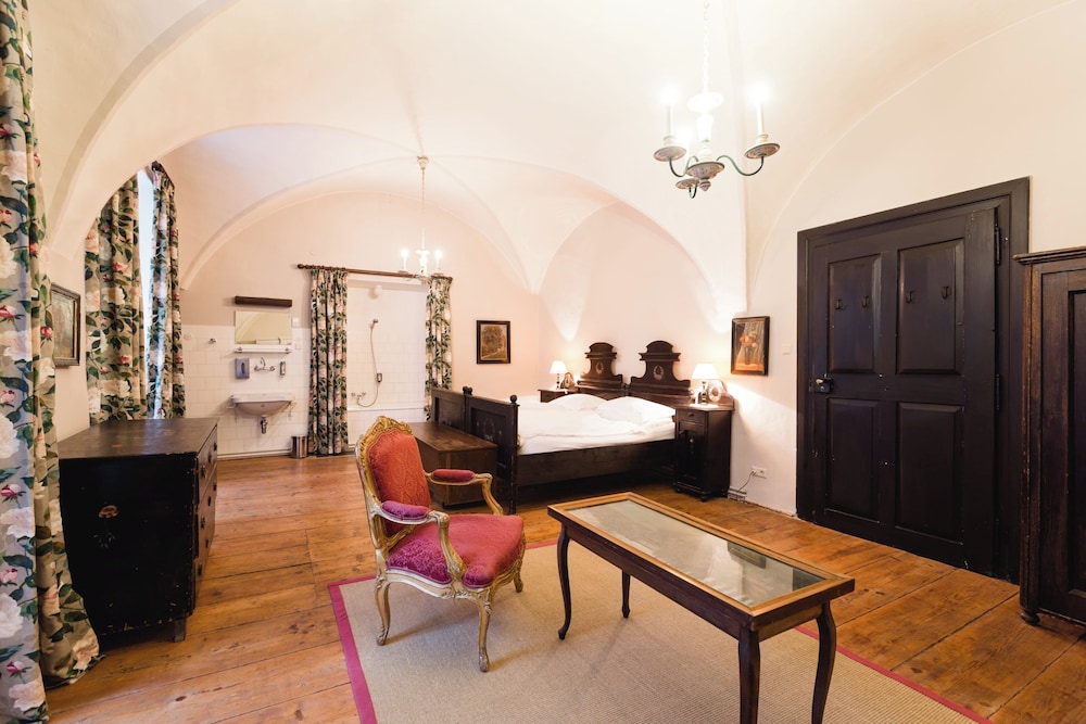 Deluxe Double Room, 1 Queen Bed photo 2