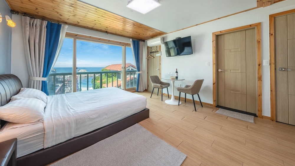 Basic Room, 1 Bedroom (202ho(pureunbada,osyeonbyu)) photo 1