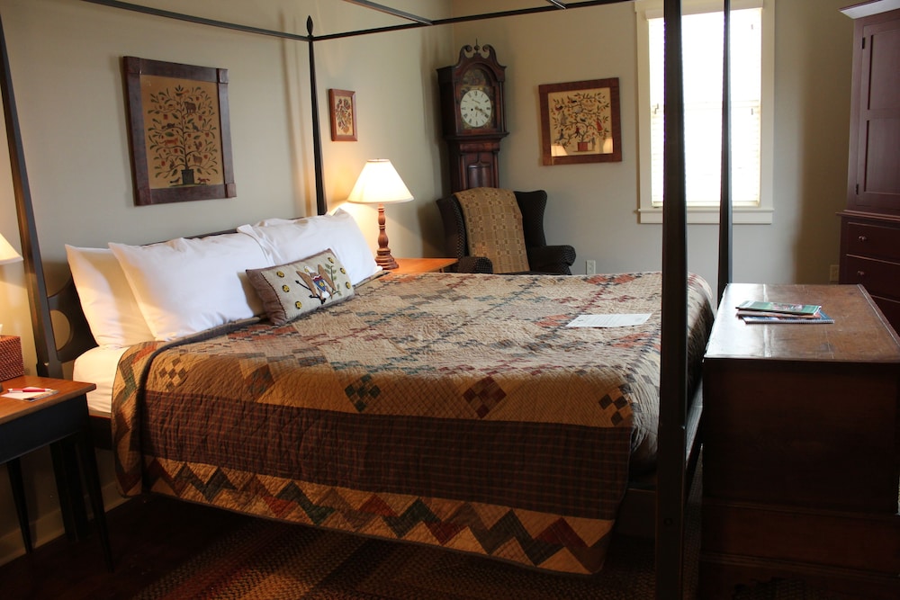 Eagles Nest Whole House Rental photo 1