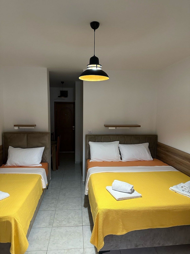 Classic Triple Room, Balcony, City View