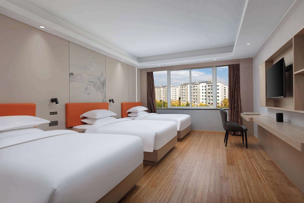 Comfort Room, 3 Twin Beds, Non Smoking