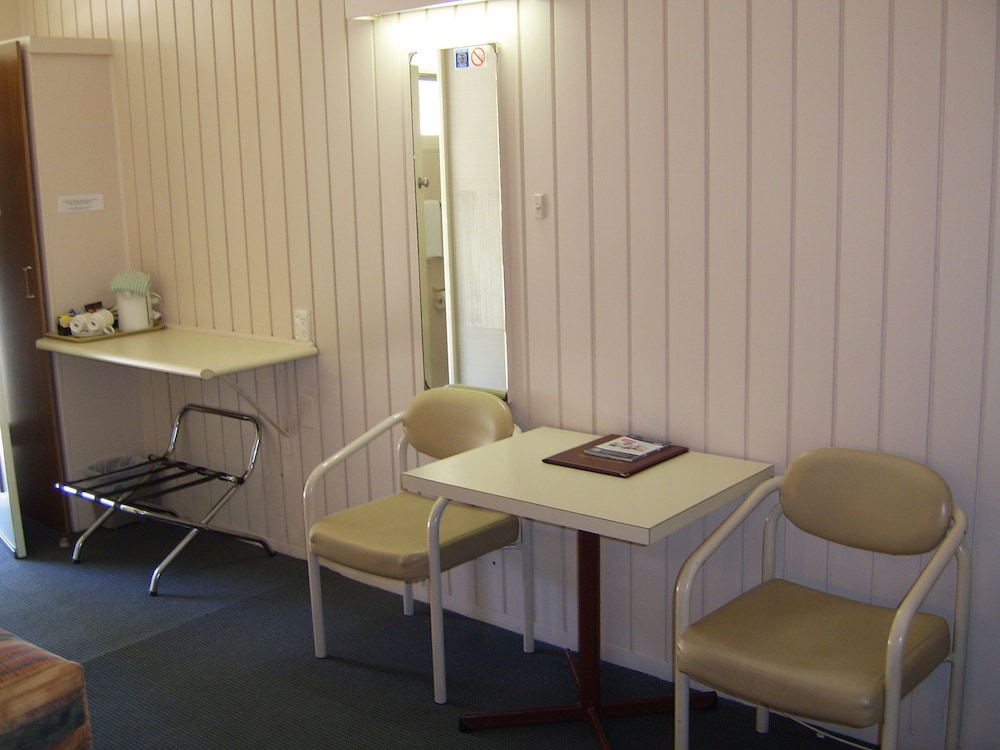 Standard Room, Non Smoking (Budget Queen Room) photo 2