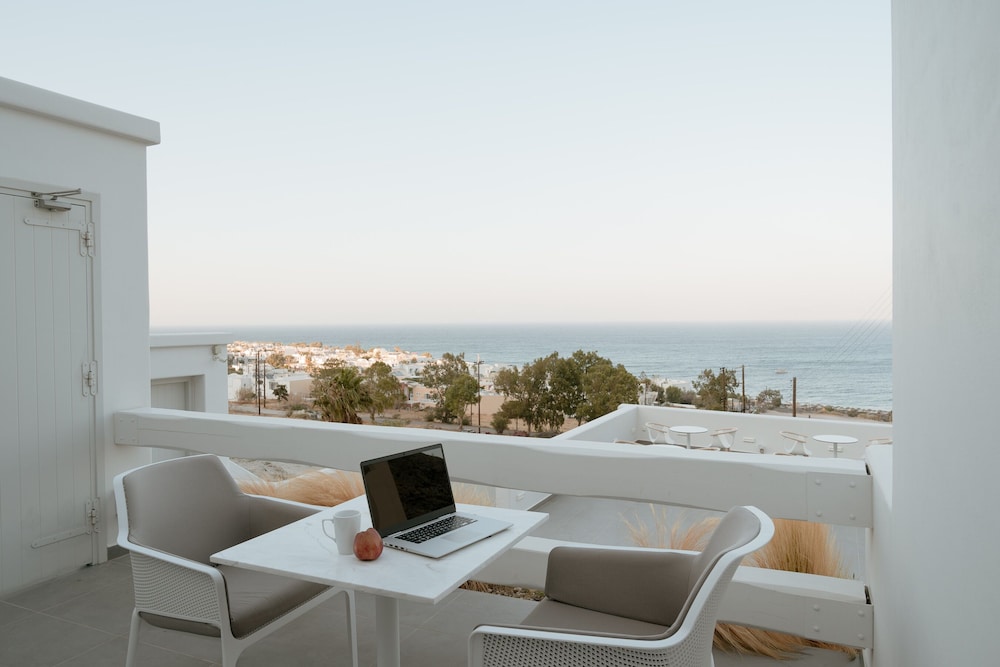 Standard Suite with Sea View - Photo 2