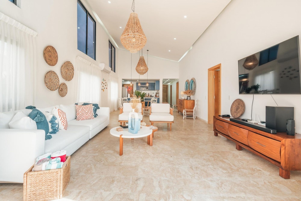 Villa photo 2