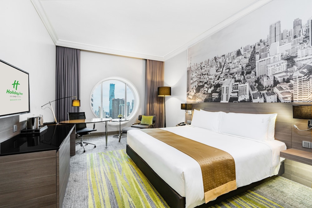 Standard Room, 1 King Bed, Non Smoking, City View thumbnail 5