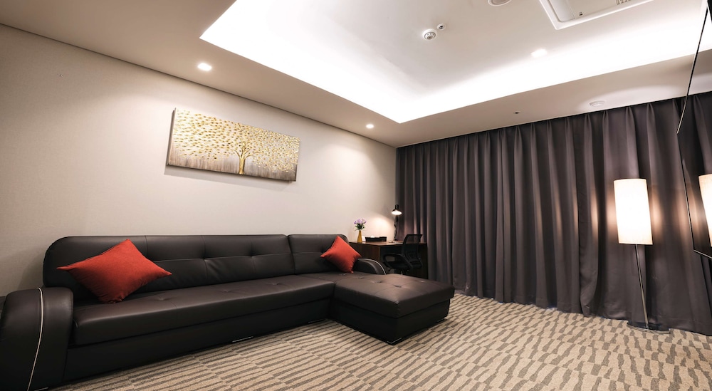 Suite, 2 Double Beds, Non Smoking - Photo 1