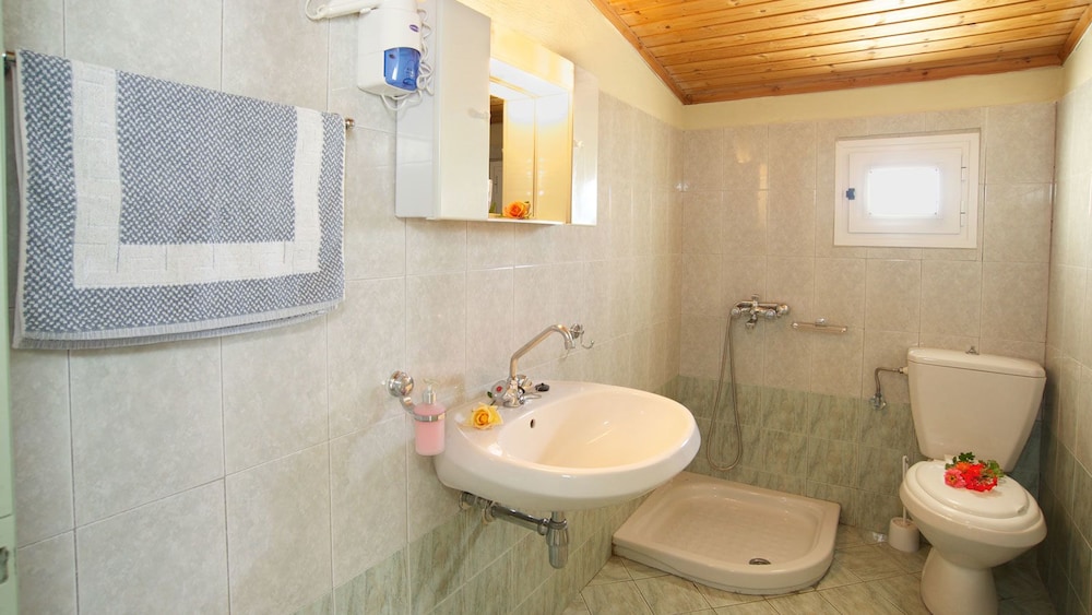 Family Apartment, 2 Bedrooms, Sea View photo 3