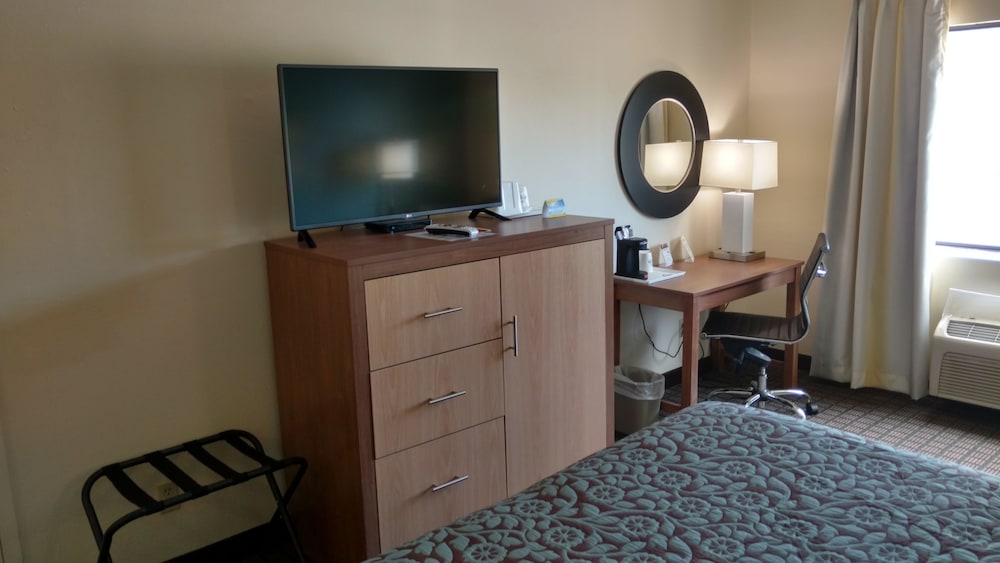 Room, 1 King Bed, Non Smoking - Photo 5