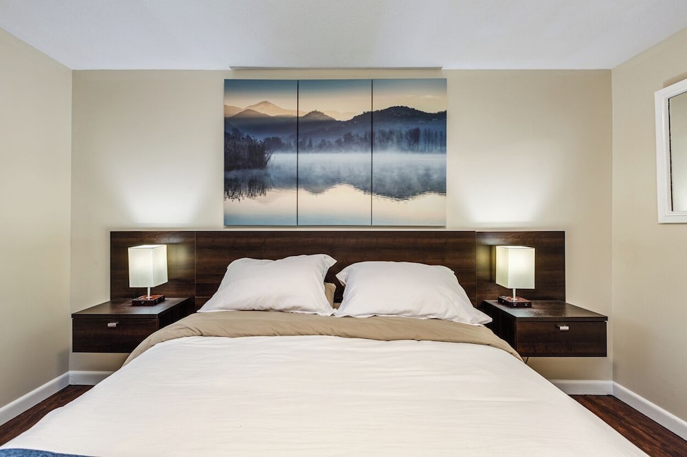 Basic Room, 1 Queen Bed, Non Smoking, Lake View