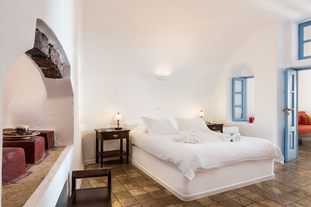 Junior Suite (Caldera View) - Photo 1