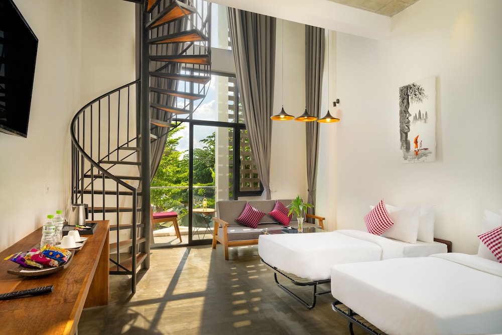 Penthouse Suite Pool View with Balcony photo 3