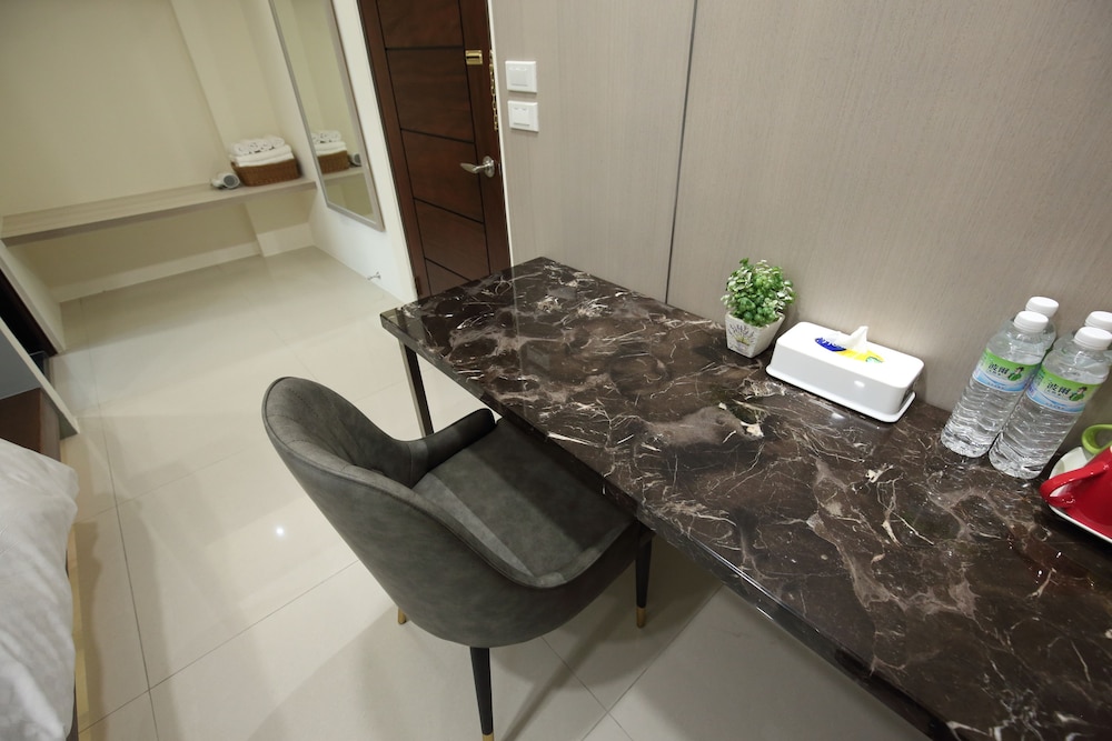 Comfort Quadruple Room, 2 Double Beds, City View photo 2