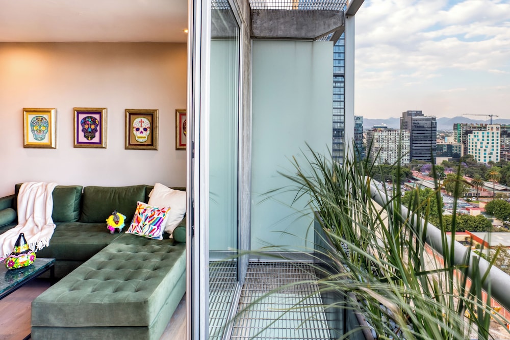 Mexican Style Apartment with Balcony - Photo 9