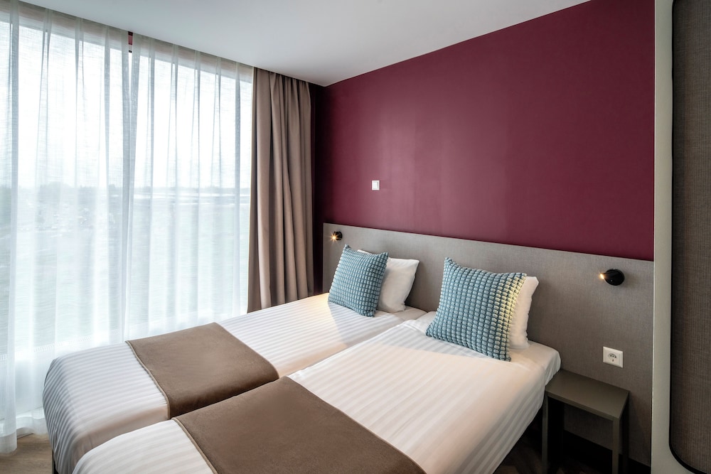 Triple Room, 1 Bedroom photo 2