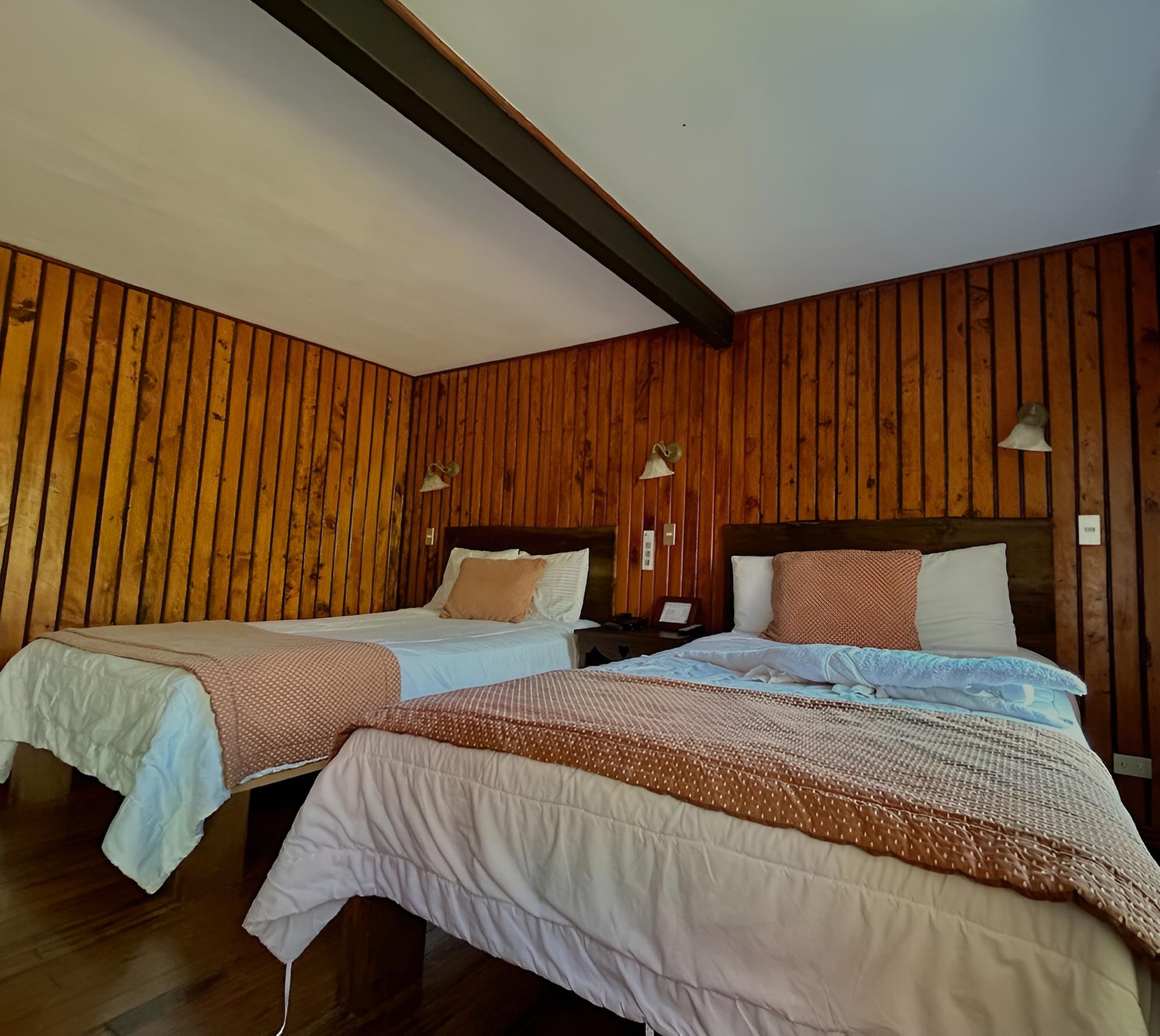 Standard Chalet, 2 Double Beds photo 3