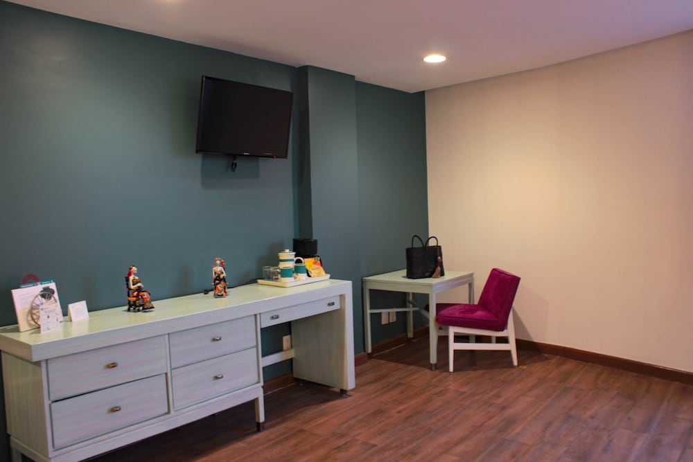 Junior Suite, 1 King Bed photo 2