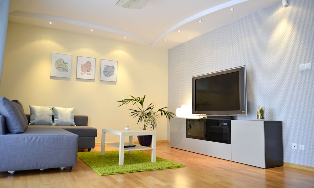 Comfort Studio Suite, 4 Bedrooms, Kitchen, City View