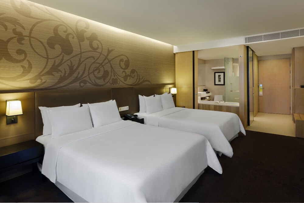 Room, 2 Queen Beds, Corner photo 2