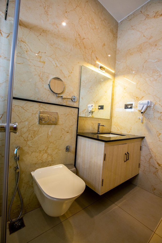 Deluxe Room - Photo 5