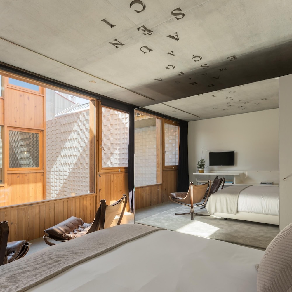 City Room, 1 Queen Bed, Courtyard View