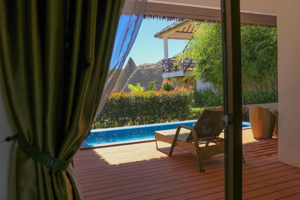 Villa with Private Pool - Photo 7