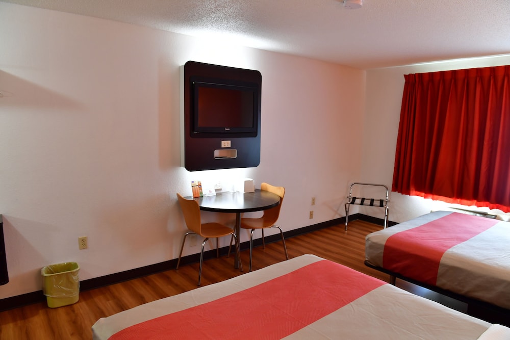 Standard Suite, 2 Queen Beds, Non Smoking photo 2