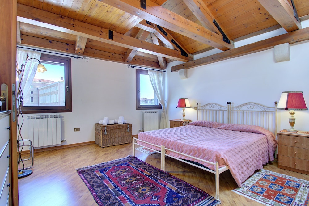Apartment photo 2