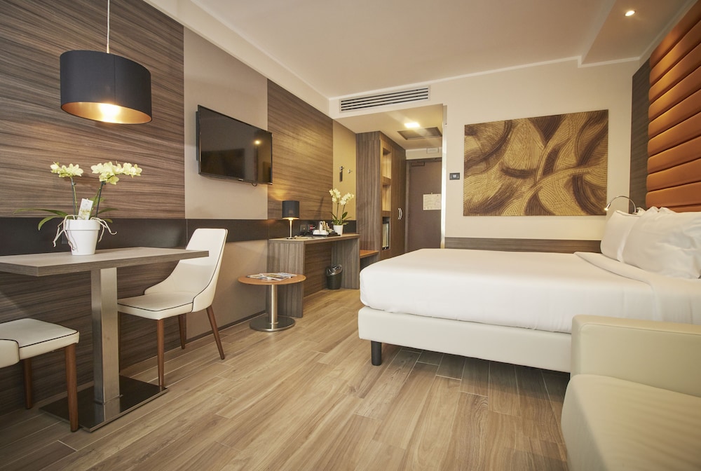 Superior Room (with sofa bed) thumbnail 6