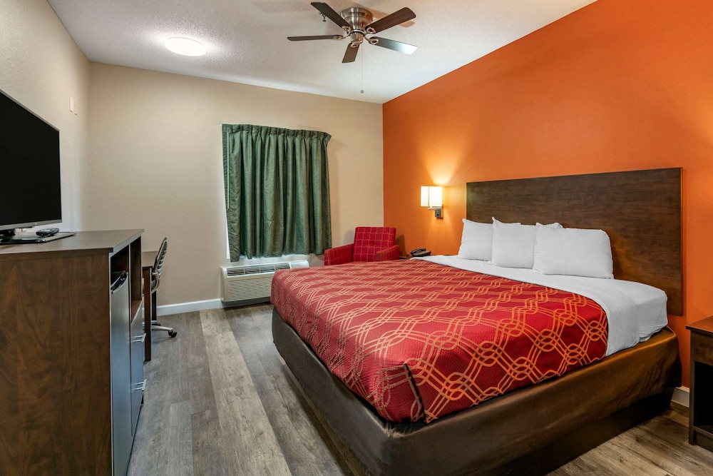 Standard Room, 1 King Bed, Smoking photo 2